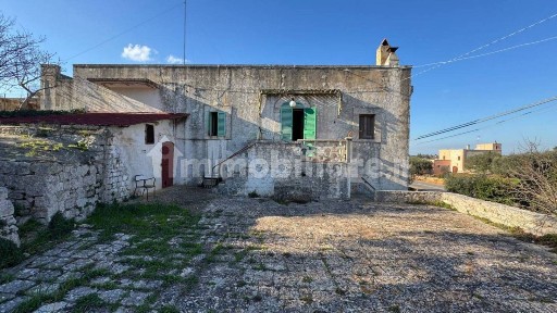 Castellana Grotte, Via Alberobello