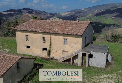 Casale frazione Fenigli, Pergola