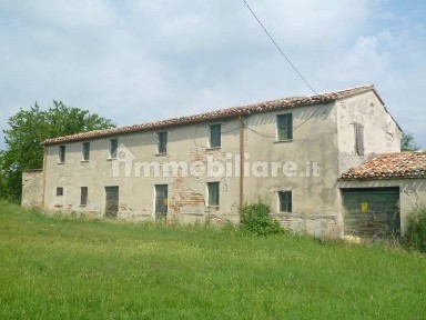 Casa colonica, da ristrutturare, 422 m², Cuccurano - Carrara, Fano