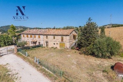 Casa colonica via Monbaroccese, Colli al Metauro