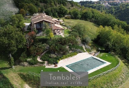 Casale, ottimo stato, 600 m², Urbino