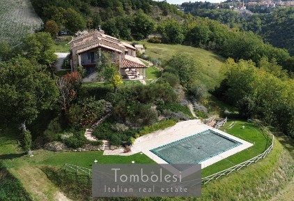 Casale, ottimo stato, 600 m², Urbino