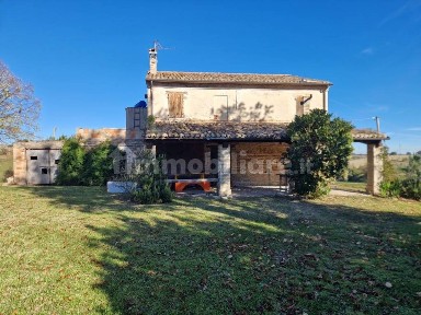 Casa colonica, da ristrutturare, 250 m², Mombaroccio