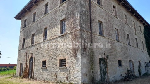Casale Strada Provinciale Tavoletana, Urbino