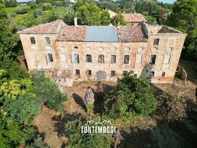 Casa colonica, da ristrutturare, 850 m², Novilara, Pesaro