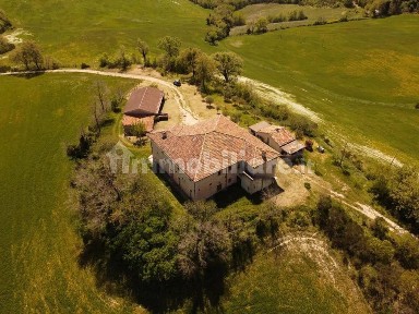 Cascina, ottimo stato, 915 m², Cagli