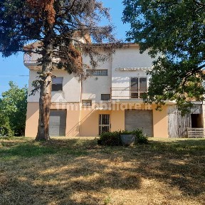 Casa colonica, da ristrutturare, 1430 m², Mondavio