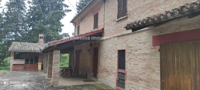 Casale, buono stato, 545 m², Centro, Mombaroccio