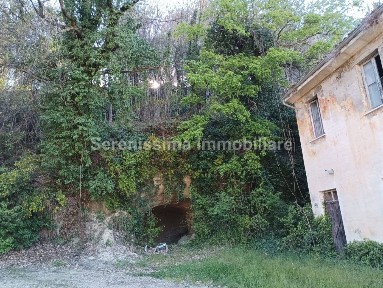 Casale, da ristrutturare, 240 m², Montelabbate
