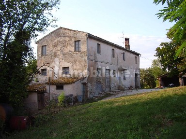 Casa colonica, da ristrutturare, 1300 m², Centro, Fossombrone