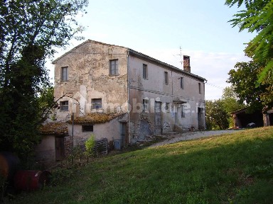 Casa colonica, da ristrutturare, 1300 m², Centro, Fossombrone