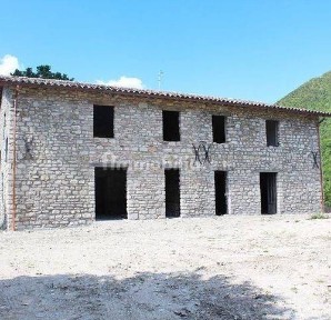 Rustico via Furlo, Acqualagna