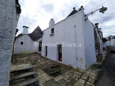 Alberobello, Dante Alighieri, 30