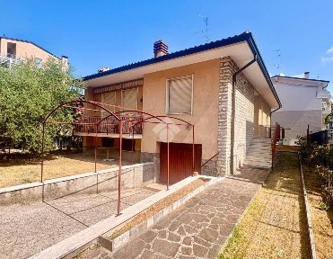 Villa unifamiliare via da verazzano 11, Centro, Bardolino