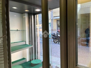 Locale commerciale in Affitto