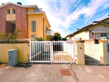 Trilocale ottimo stato, piano terra, Centro Storico, Forlì
