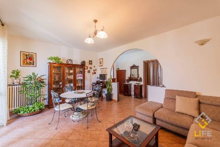 Trilocale via Severino Boezio 43, Centro, Trecate