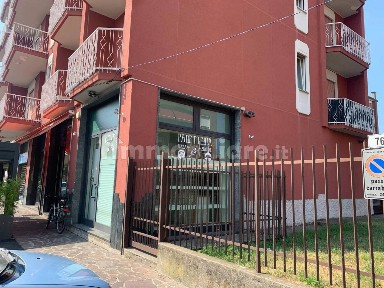 Locale commerciale in Affitto