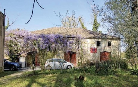 Magazzino all'asta via Del Capitello, Ferrara