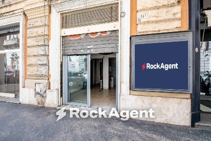Locale commerciale in Vendita