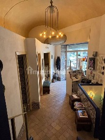 Locale commerciale in Vendita