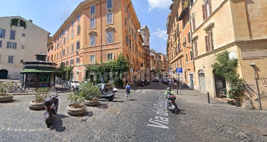 Locale commerciale in Vendita
