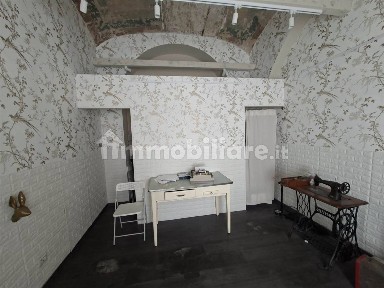 Locale commerciale in Vendita