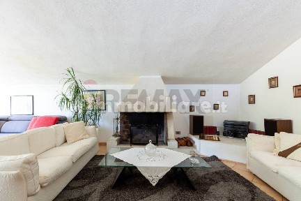 Attico buono stato, 140 m², Genneruxi, Cagliari