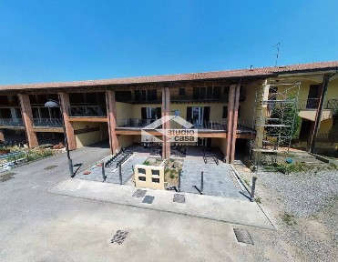 Villa a schiera via Roma, Izano