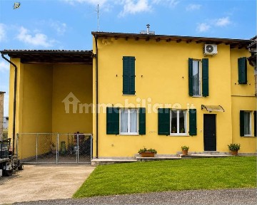 Villetta a schiera all'asta via Giuseppe Garibaldi, Piadena Drizzona