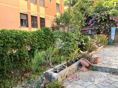 Trilocale via aurelio robino 85, Marassi, Genova