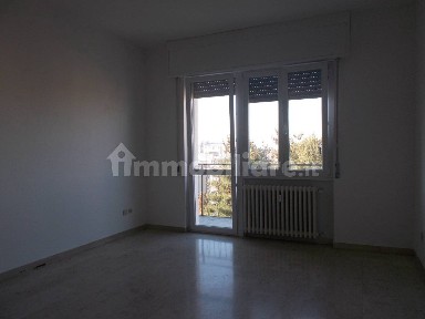 Trilocale via Silvio Pellico, Centro, Caronno Pertusella