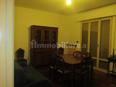 Trilocale buono stato, quinto piano, Ospedale - Volturno, Parma
