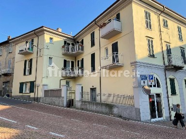 Bilocale piazza San Francesco 31, Centro, Luino