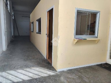 Capannone in Affitto