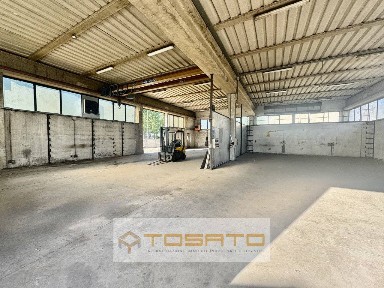 Capannone in Affitto