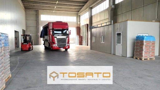 Capannone in Affitto