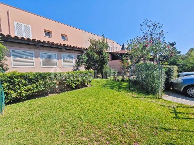 Villa a schiera piazzetta Giulio Minoletti, Tonnarella, Furnari