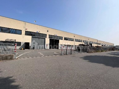 Capannone in Affitto