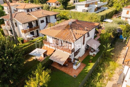 Villa a schiera via C. B. Cavour, 84, Pietrasanta