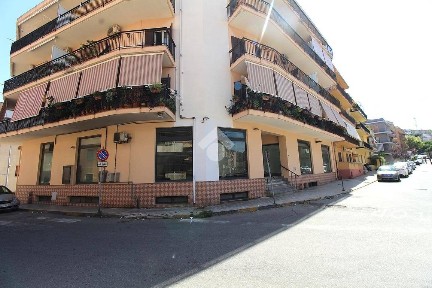 Attività commerciale con laboratorio in Affitto