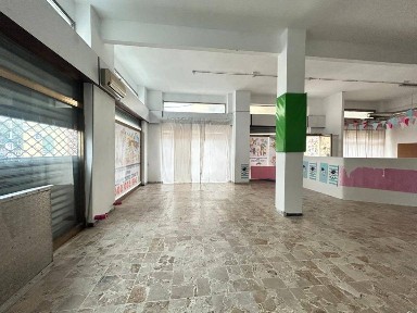 Locale commerciale in Affitto
