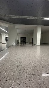 Locale commerciale in Affitto
