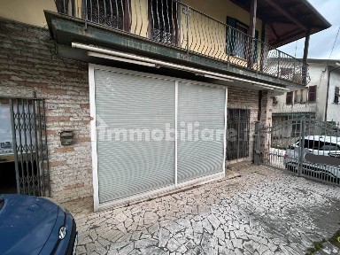 Negozio - Locale commerciale in Affitto