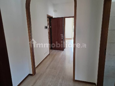 Trilocale ottimo stato, secondo piano, Zona 2000, Piacenza