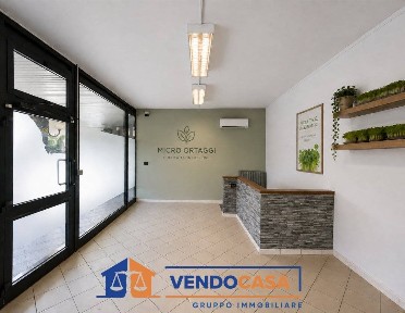 Locale commerciale in Vendita