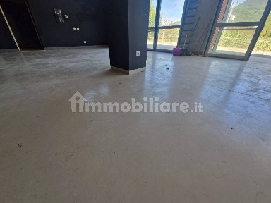 Locale commerciale in Vendita