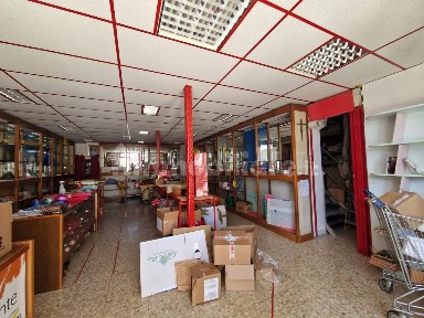 Locale commerciale in Vendita