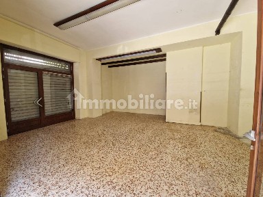 Locale commerciale in Vendita