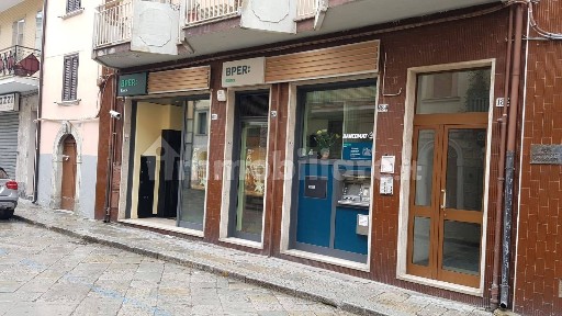 Locale commerciale in Vendita